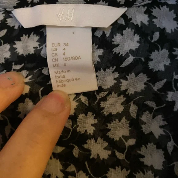 H&M Boho Black With White Floral Print Sheer Ruffled Blouse, Women’s Size 4 - Picture 6 of 10